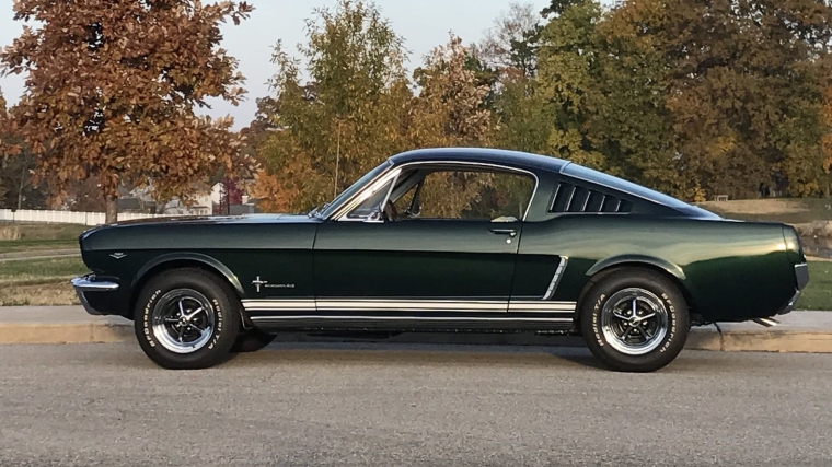1965 Ford Mustang Fastback dengan BFGoodrich Radial T/A | mecumauctions.com