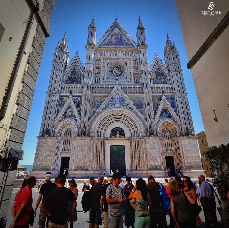 Fasade katedral yg menawan. Sumber: koleksi pribadi