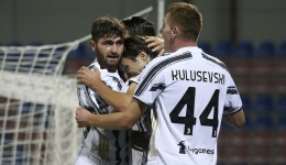 Perayaan Gol Balasan Juventus dalam Laga Melawan Crotone tadi malam | Juventus.com
