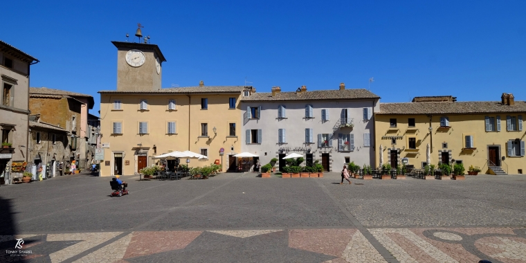 Alun-alun di depan Katedral Orvieto. Sumber: koleksi pribadi