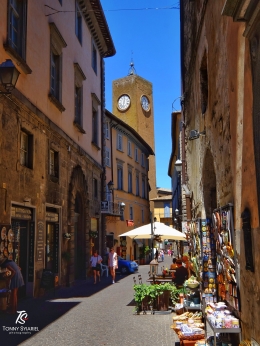 Via del Duomo & Torre del Moro. Sumber: koleksi pribadi