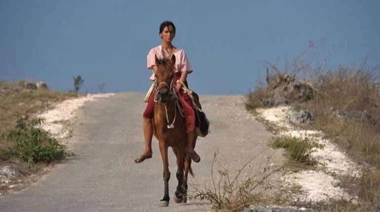 Marlina Menaiki Kuda Untuk Pergi Ke Kantor Polisi (Sumber: suara.com)
