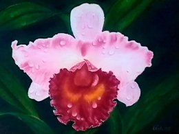 Dokumentasi pribadi. Lukisan bunga anggrek, sebagai lukisan bunga pertama ibu. Coba lihat, torehan kuasnya, membuat air yang ada di bunga Anggrek itu, sangat  "hidup". Dalam bingkai dan kanvas sekitar40 cm x 30 cm.