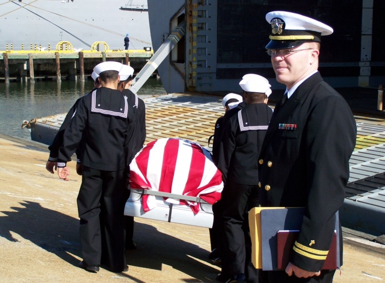 Chaplain Kapal USS Fort McHenry - Dokpri