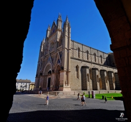Katedral Orvieto, dilihat dari sisi lain. Sumber: koleksi pribadi