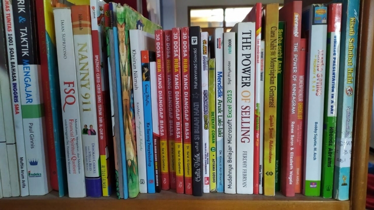 Ilustrasi buku-buku. (Foto: Dokumentasi pribadi/Nur Alfia Ekawati)