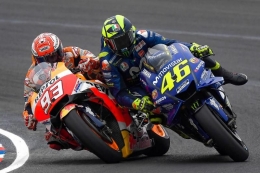 Rossi kini harus bersaing dengan pembalap muda seperti Marc Marquez yang jauh lebih agresif. Gambar: Motogp via Okezone.com