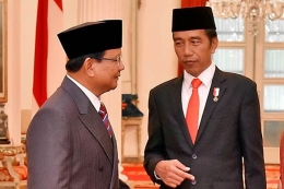 Presiden Jokowi dan Menhan Prabowo Subianto | Sumber gambar : bisnis.com / antara