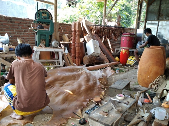 Pemotongan kulit untuk tahap wangkis.Dok.pribadi