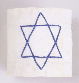 Armband Putih Yahudi (via: https://encyclopedia.ushmm.org/)