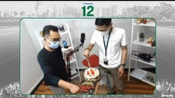 tangkap layar potong Kue 12 Tahun Kompasiana dari youtube KOMPASIANA