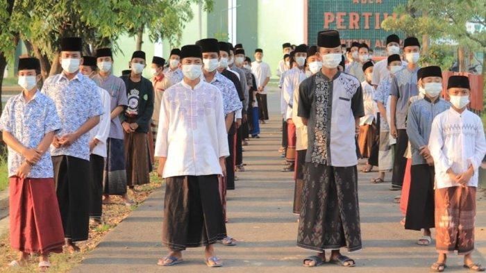 Santri Pondok Pesantren Al-Mizan di Majalengka (Foto: istimewa via jabar.tribunnews.com)