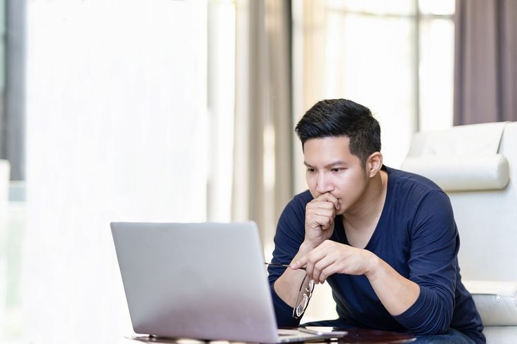 Content creator bisa jadi salah satu contoh pekerja tidak tetap versi gig economy| Sumber: Shutterstock via Kompas.com