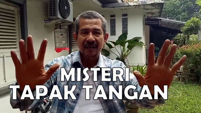Tapak tangan penuh misteri. Jati diri kita bisa terungkap melalui tapak tangan. Dalam konteks Covid-19, mari senantiasa bersama menjaga kebersihan tapak tangan. Foto: erwin hadi