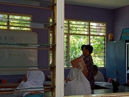 Suasana Pembelajaran Kelas VII di SMPLB-A YPAB Surabaya | dokpri