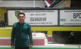 Koko Zatmiko Saat Berada Di kantor Desa Bangun Sari Kecamatan Silau Laut Kabupaten Asahan. (dokpri)