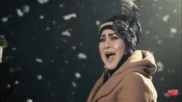 Elvie Sukaesih dalam video musik 