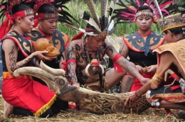 Ilustrasi etnis Dayak (Foto: kemendikbud.go.id)
