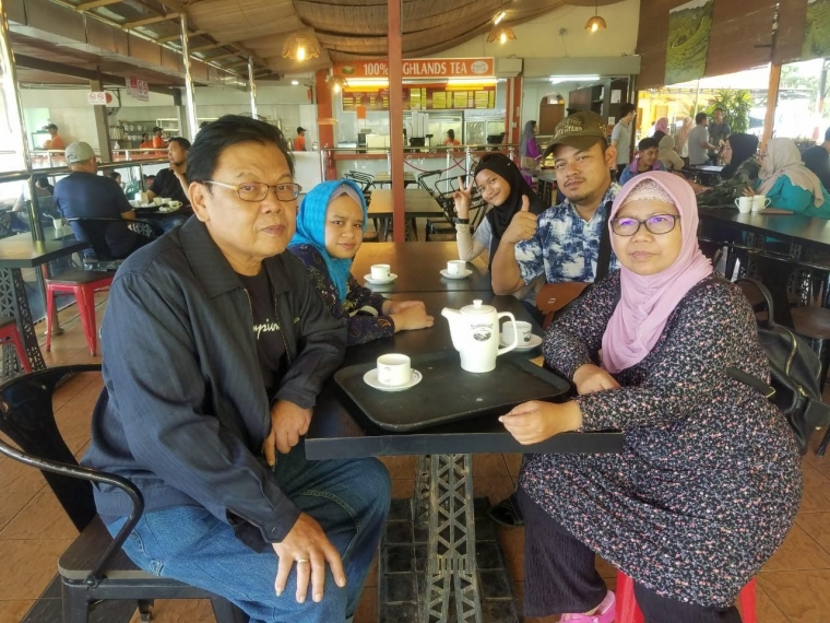 Makan bersama di Malaysia