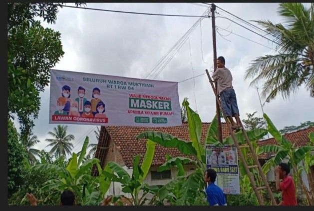 pemasangan MMT ajakan penggunaan masker/dokpri