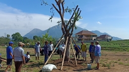 Bersatu dan Bangkit Bersama untuk Melakukan Penghijauan di Kawasan Wisata Desa Trawas