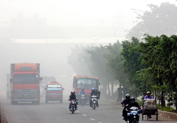 Polusi udara salah satunya disebabkan oleh emigi gas buang kendaraan |Sumber gambar : ylki.or.id