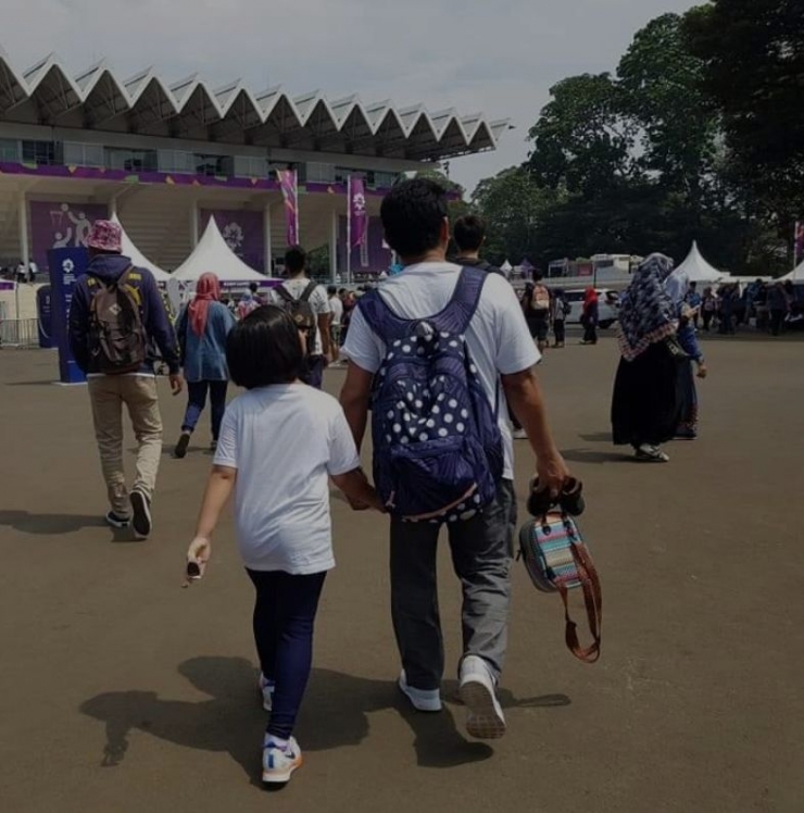 Anak saya dan papanya, kompak menonton Asian Games 2018 di Jakarta. (Dokumen Pribadi)
