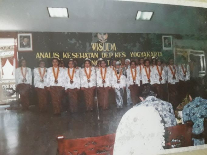 Foto saat wisuda angkatan 11 tahun 1992 (dokpri)