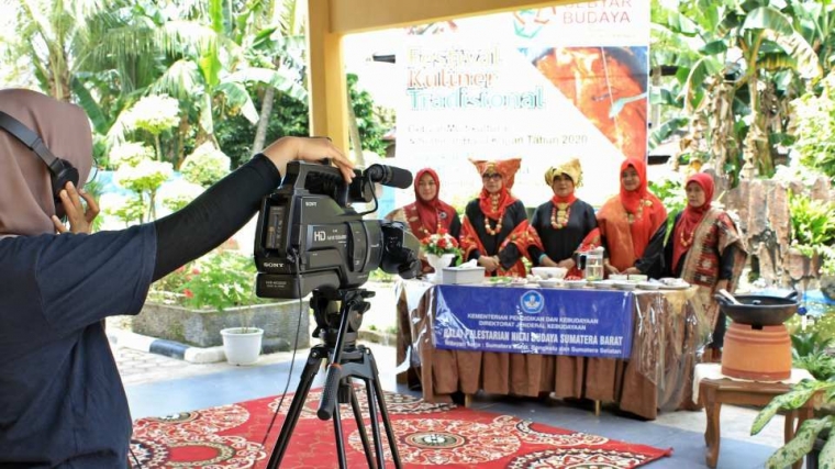 - BPNB Sumbar saat syuting video Pangek Sumpu, Rabu 21 Oktober 2020 di Kantor BPNB Sumbar. (Dok. Istimewa)