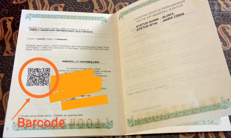 Ilustrasi Buku Nikah. Tampak barcode (tanda batang), data maskawin, tanggal pencatatan, dan catatan status perkawianan/dokumen pribadi