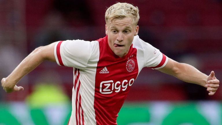 Van de Beek ketika berkostum Ajax (Foto Skysports.com) 