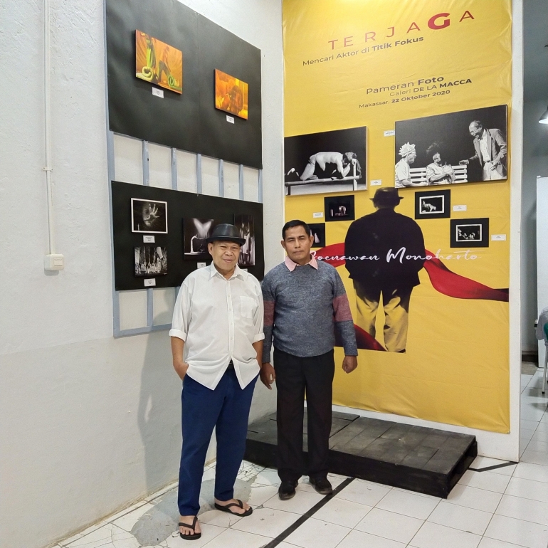 Bersama Goenawan Monoharto di lokasi pameran Galeri De La Macca Jl Borong Raya, Makassar/Ft:Mahaji Noesa