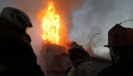 Pembakaran Gereja di Chile (Sumber: https://www.liputan6.com/global/read/4385949/foto-dua-gereja-dibakar-saat-unjuk-rasa-di-chile)