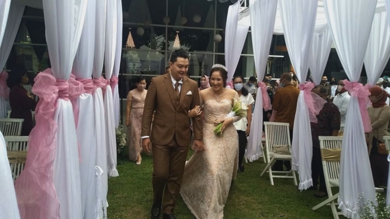 Pasangan Adit dan Jessica, pada hari pernikahan mereka (10/10). | Dokpri
