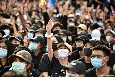 Demonstrasi di Thailand (Sumber: https://www.socialistalternative.org/2020/08/27/thailand-a-rising-movement-against-the-regime/)