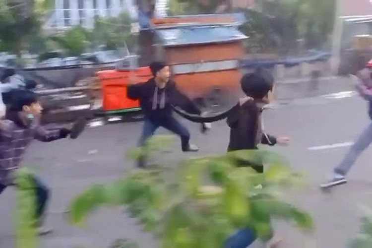 tawuran remaja di jatinegara, jaktim - megapolitan.kompas.com