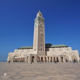 Minaret Masjid Hassan II setinggi 210meter. Sumber: koleksi pribadi
