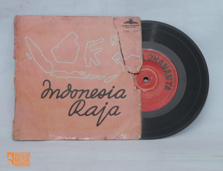 PH 8 inchi Indonesia Raja 3 stanza, Lokananta,1965.Koleksi Unggulan Museum Musik Indonesia Jl,Nusakambangan 19 Kota Malang  Dok.Museum Musik Indonesia
