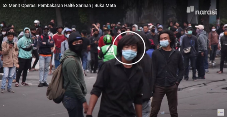 Video investigasi pembakaran halte Trans Jakarta dari Narasi TV menampar media arus utama dan aparat kepolisian (tangkapan layar dok. narasi)