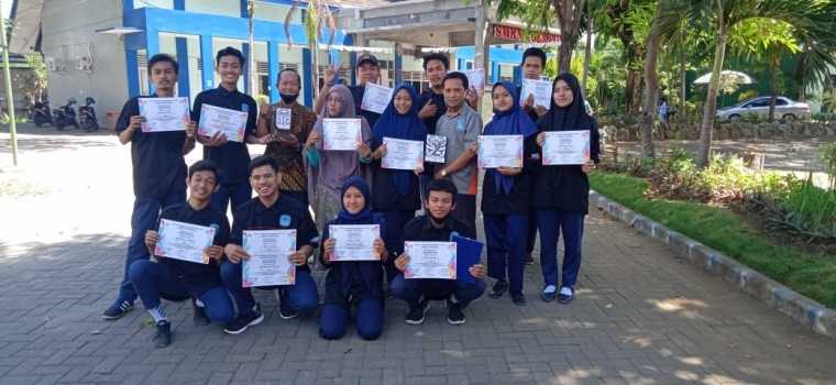 Ket. Gambar. Tim Film lentera aksara ku bersama Bpk.ibu Guru Multimedia SMKN 1 GEMPOL (Dokpri)