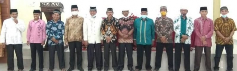 Foto bersama pengurus IPQAH Padang Pariaman periode lima tahun mendatang. (foto dok facebook m zaher)