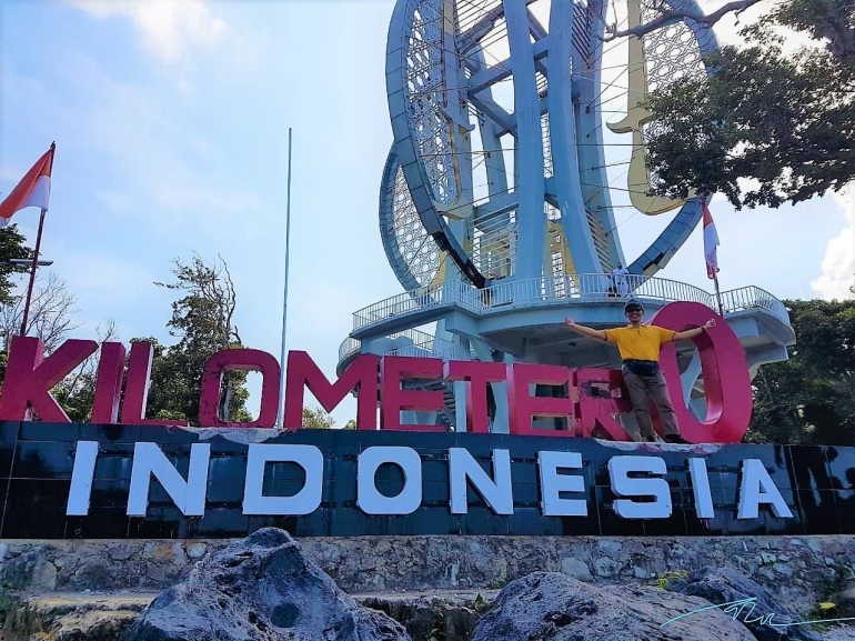 Pose wajib di Monumen Kilometer 0 Indonesia | dokpri