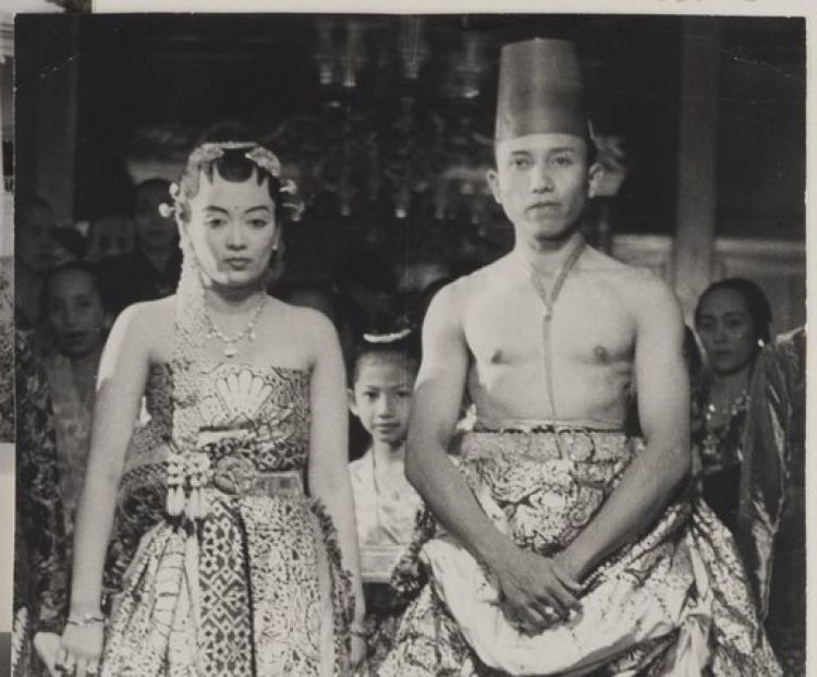Foto Pernikahan Gusti Nurul bersama Sujarso (sumber: yukepo.com)