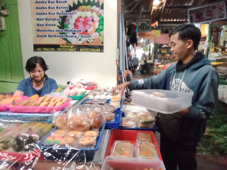 Memasok kue basah. Dokumen pribadi