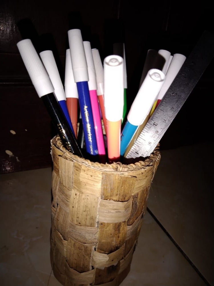 Cara Mudah Membuat Kerajinan Tempat Pensil Dari Pelepah Pisang Kompasiana Com
