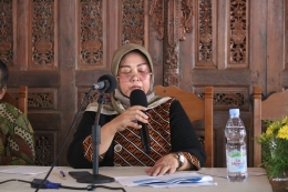 Ibu Dra. Tri Kurniati A., Wakasek Bidang Sarana Prasarana SMAN 1 Bangsal