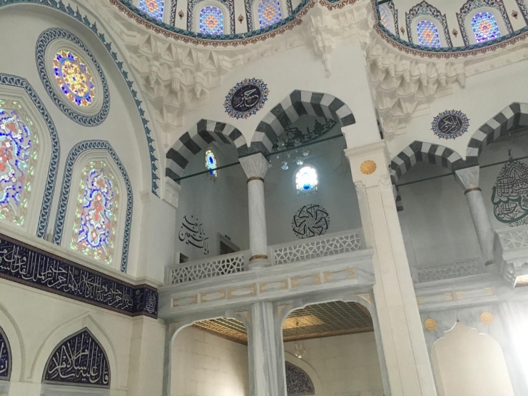 Interior masjid (sumber: Taufik Uieks)