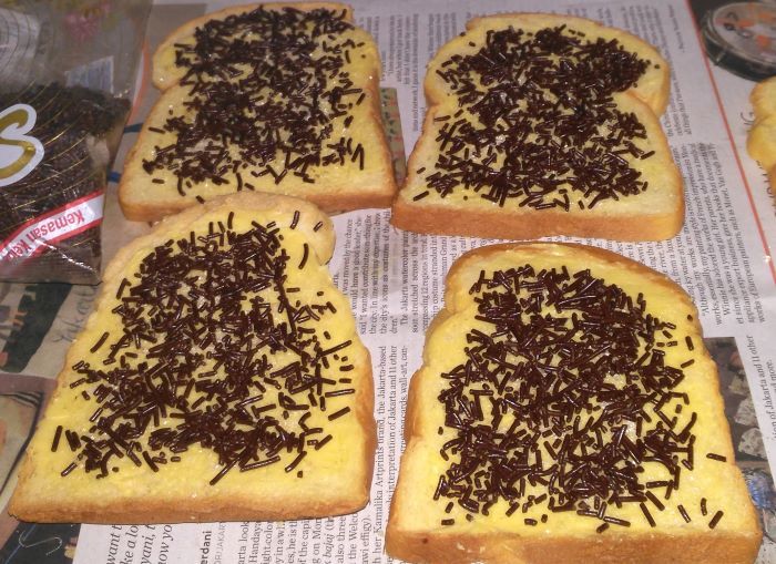 Bekal dari rumah di makan sambil nyetir. Dokpri