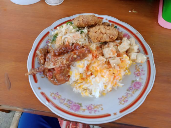4 ribu tambah telor jadi 6 ribu. Dokpri