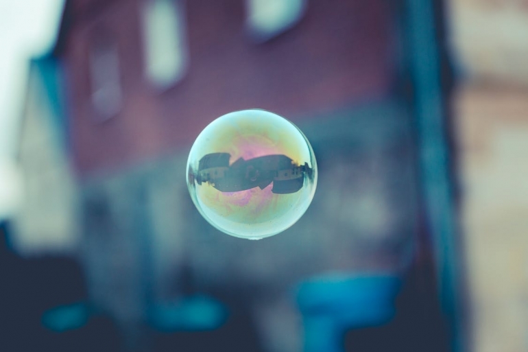 Ilustrasi gelembung | Foto oleh Markus Spiske dari Pexels